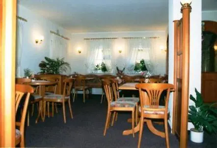Hotel Am Schloss 3*