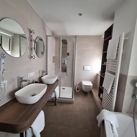 Hotel Am Schloss 3*